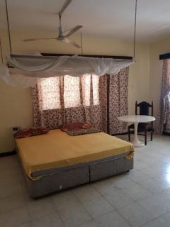 Surahi Restaurant & Guest House - Malindi - 3
