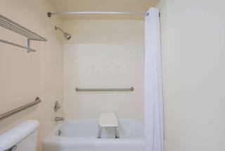 Days Inn by Wyndham Fremont - Fremont - 7