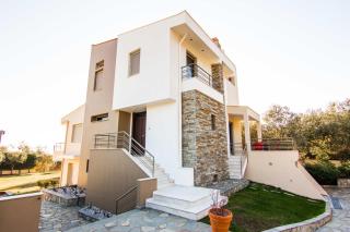 Our House Luxury Suites - Paleo Tsifliki - 0