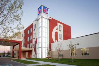 Motel 6 Airdrie - Airdrie - 9