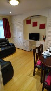 Christchurch Guesthouse 2-Bed Apartments - Harrow Weald - 0