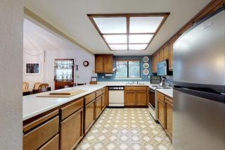 Cozy Chalet (15-013) - Groveland - 2