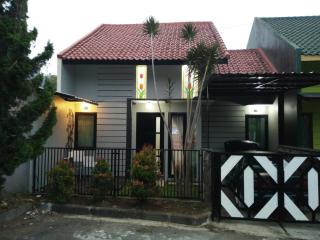 Vila Oma Sukari Syariah Home Living - Batu - 2