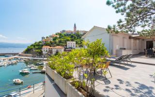 Seafront Apartment With Amazing Seaview - Vrbnik - 3