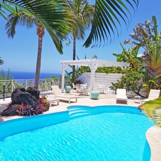 LA BOHEME, résidence de 5 appartements avec piscine, vue océan, Petite Ile - Petite Île - 0
