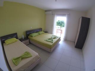 Riviera Rooms - Himarë - 1