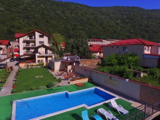 Pension Noblesse - Băile Herculane - 9
