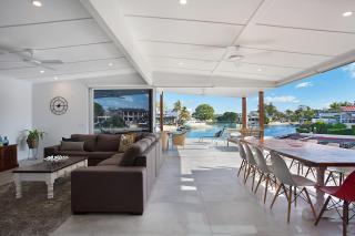 INCREDIBLE VALUE - Perfect for large families - Gold Coast - 6