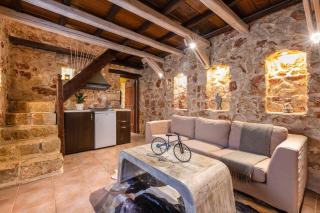 Verekinthos Villas - Pool, Hot Tub, BBQ, Kids Playground, Stunning Mountain Views - Gerolakkos - 4