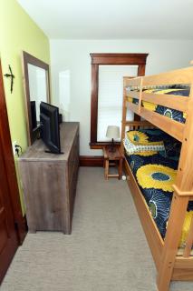 Berrodin Bed & Breakfast - Akron - 9