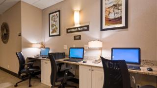 Albany Airport Inn - 4