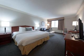 Toronto Don Valley Hotel and Suites - Toronto - 1