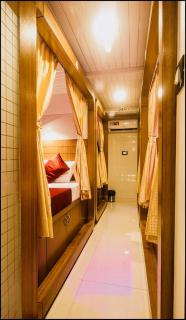 Qubestay Airport Capsule Hotel & Hostel - Mumbai - 6