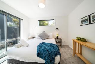 Lake View Greenstone Luxe Apartment - Queenstown - 2
