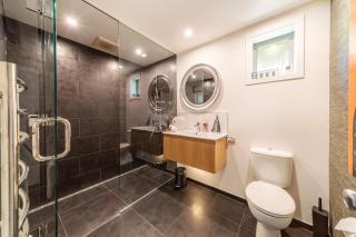 Lake View Greenstone Luxe Apartment - Queenstown - 3