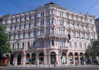Andrassy Boulevard mid-term rentals - 3