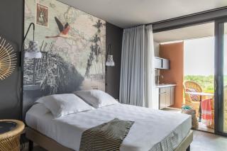 Dina Morgabine Saint Gilles - 9