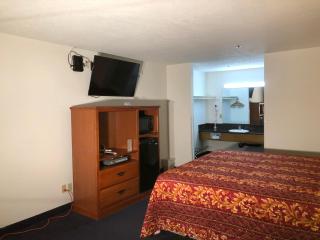 Luxury Inn - Norwalk - 7
