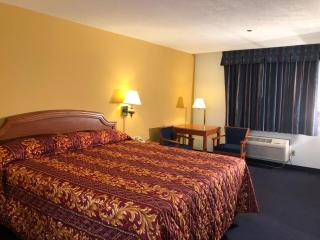 Luxury Inn - Norwalk - 8