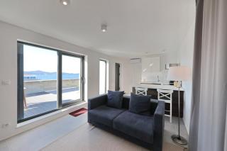 Stunning Sea View Apartment - 8