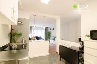 Spacious & Modern Apartment - 1