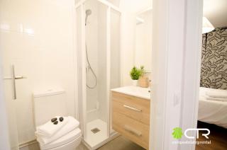 Spacious & Modern Apartment - 2