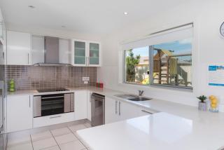 Mermaid Beach Retreat - 8