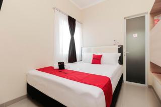 RedDoorz near Soekarno Hatta Airport - 0