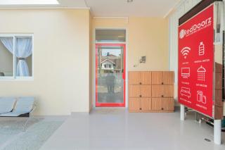 RedDoorz near Soekarno Hatta Airport - 1