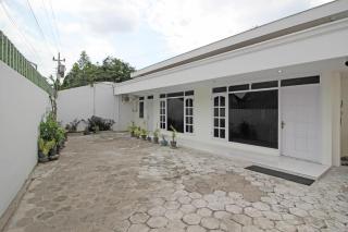 RedDoorz near Terminal Tirtonadi - Solo - 9