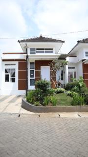 Villa All New Casa Verde by Masterpiece Villa - Batu - 3