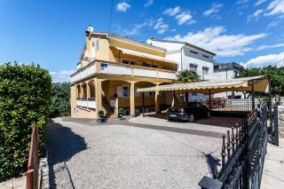 Sara Apartments Malinska - Malinska - 0