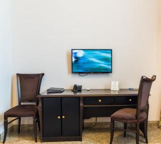 Royal Petrol Hotel - 4