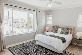 One on Gray Knysna Waterfront Three Bedrooms - 5