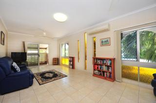 Seascape Holidays - 53 Reef Street - Port Douglas - 4