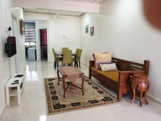 AUNI & AUJI HOMESTAY KEMAMAN - Kampong Kemaman - 8