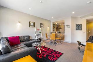 Enormous One Bedroom Beauty in CBD! Free Parking - Auckland - 4