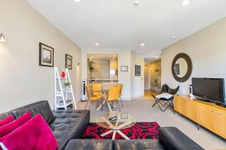 Enormous One Bedroom Beauty in CBD! Free Parking - Auckland - 7