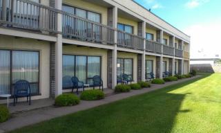 Surf & Sand Beach Motel - 1