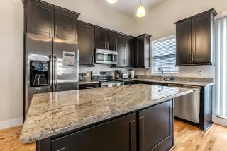Spacious Condos Steps Away from French Quarter - New Orleans - 4