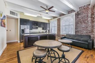 Spacious Condos Steps Away from French Quarter - New Orleans - 6