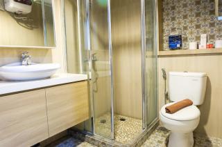 Amazing 2BR with City View The Wave Kuningan Apartment By Travelio - Jakarta - 6