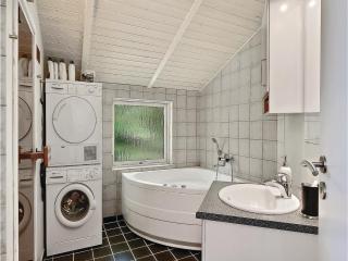 Holiday Home Give With Hot Tub X - Lindet - 9
