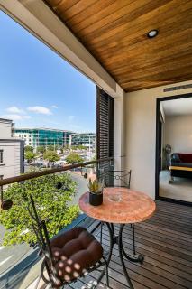 Enormous One Bedroom Beauty in CBD! Free Parking - Auckland - 5