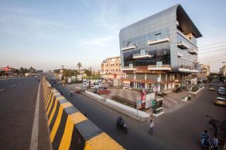 Hotel Sapphire Premium Hotel & Suite - Karad - 9