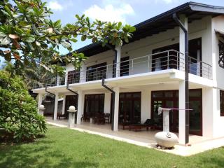 Beach Front Villa Nilaveli - 6