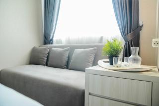 Sophisticated Studio at The Oasis Apartment By Travelio - Bekasi - 9