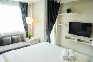 Sophisticated Studio at The Oasis Apartment By Travelio - Bekasi - 2