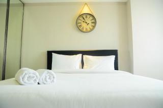 Sophisticated Studio at The Oasis Apartment By Travelio - Bekasi - 0