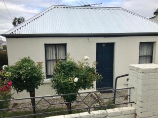 Omaroo House - panoramic water views - Hobart - 0